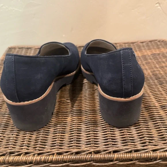 Vionic Blue Slip-On Flats with Elastic Goring - Picture 3 of 3